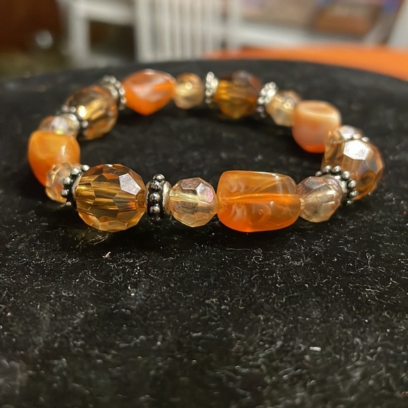 8” stackable stretch bracelet with 11 amber color 4 stone 8 silver beads - Picture 4 of 12